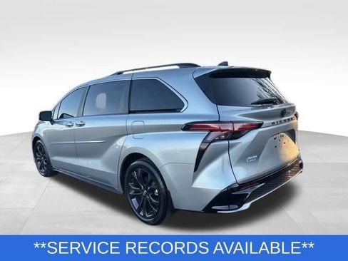 Used 2024 Toyota Sienna XSE w/ XSE Premium Package image 4