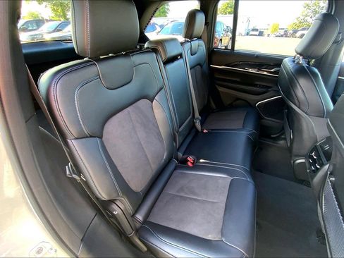 Used 2023 Jeep Grand Cherokee Trailhawk w/ Advanced Protech Group II AWD/4WD image 18
