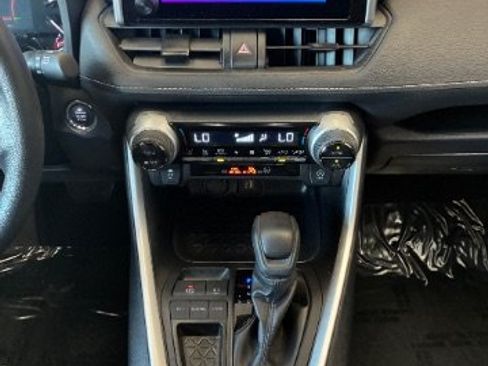 Used 2025 Toyota RAV4 XLE FWD image 20