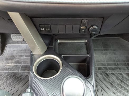 Used 2014 Toyota RAV4 XLE AWD/4WD image 24