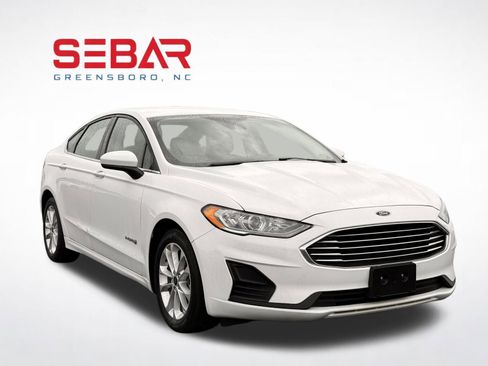 Used 2019 Ford Fusion SE FWD image 3