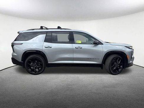 Used 2025 Chevrolet Traverse RS AWD/4WD image 16