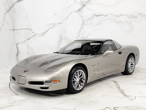 Used 1999 Chevrolet Corvette Coupe w/ Performance Handling Pkg RWD image 8