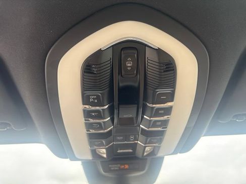 Used 2019 Porsche Macan AWD/4WD image 5