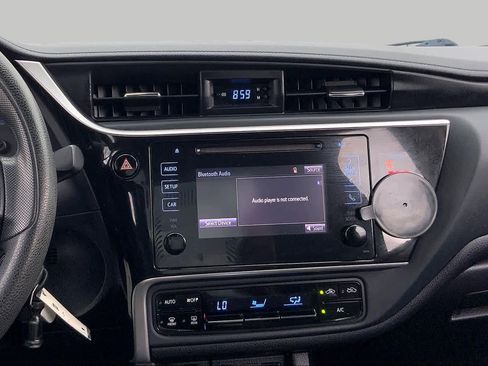 Used 2018 Toyota Corolla LE FWD image 7