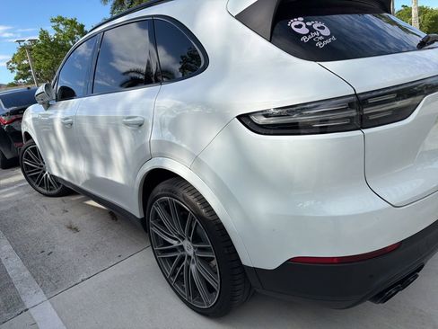 Used 2022 Porsche Cayenne AWD/4WD image 6