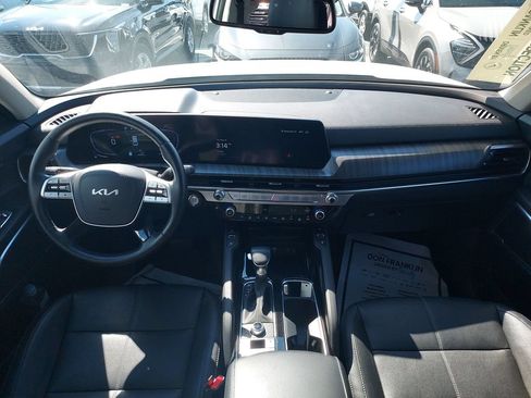 Certified 2025 Kia Telluride EX w/ EX Captain's Chair Package AWD/4WD image 15