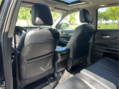 Used 2018 Toyota Highlander XLE image 16