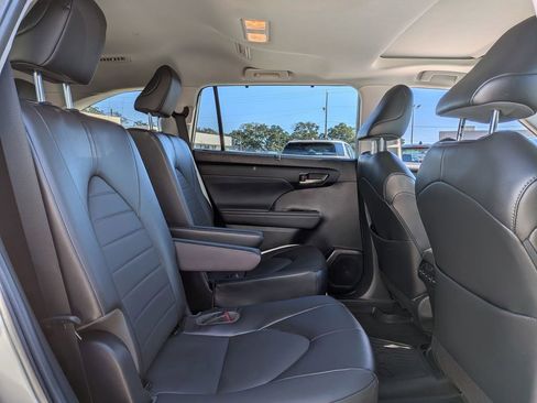Used 2022 Toyota Highlander XLE image 31