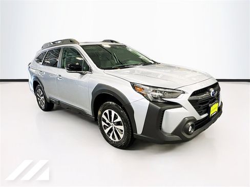 Certified 2025 Subaru Outback Premium image 3