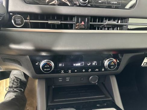 New 2026 Mitsubishi Outlander SE image 32