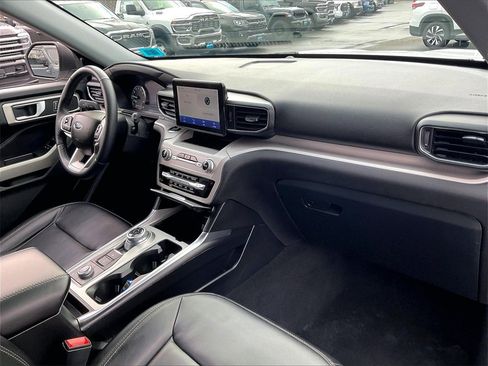 Used 2023 Ford Explorer XLT w/ Equipment Group 202A image 13