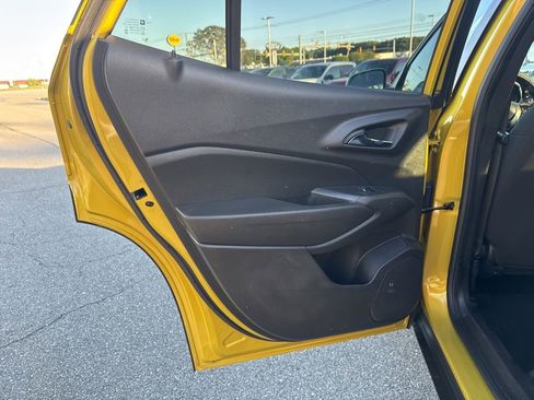 Used 2025 Chevrolet Trax RS image 15
