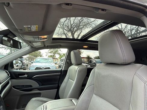 Used 2018 Toyota Highlander Limited Platinum image 21