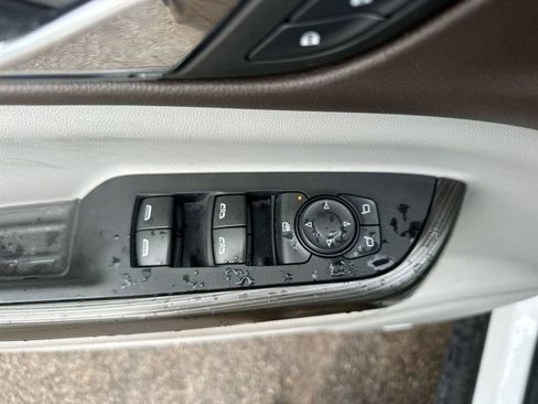 Used 2023 GMC Acadia SLT image 23