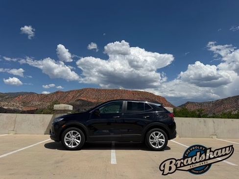 Used 2023 Buick Encore GX Preferred w/ Cold Weather Comfort Package AWD/4WD image 4