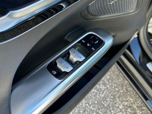 Used 2025 Mercedes-Benz C 300 Sedan image 5