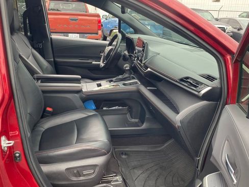 Used 2022 Toyota Sienna XSE FWD image 18