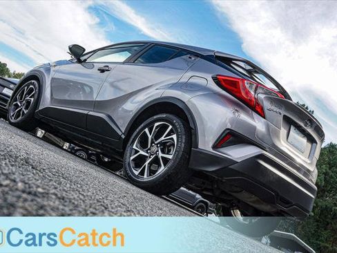 Used 2019 Toyota C-HR XLE image 8