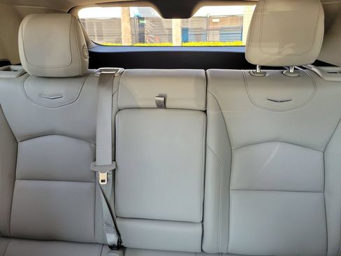 Used 2023 Cadillac XT4 Luxury w/ Cold Weather Package FWD image 17
