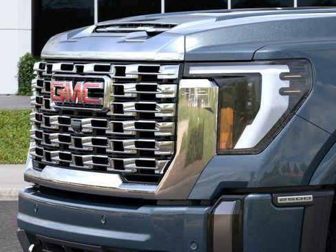 New 2026 GMC Sierra 2500 Denali w/ Denali Reserve Package image 13