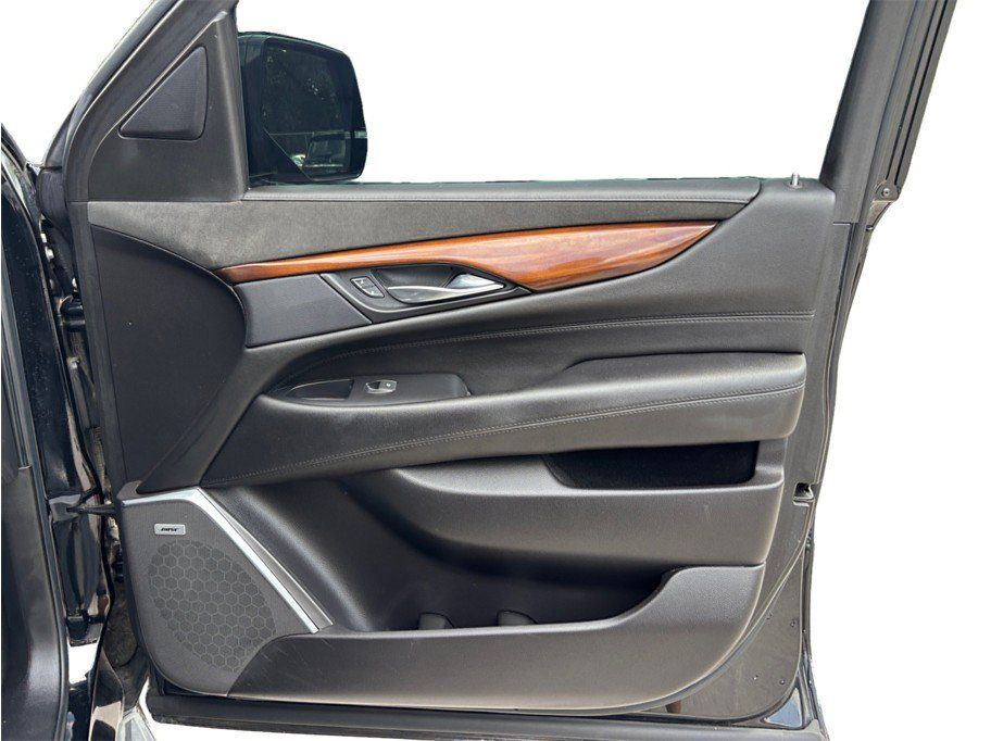 Used 2019 Cadillac Escalade Luxury w/ Escalade Sport Edition AWD/4WD image 47