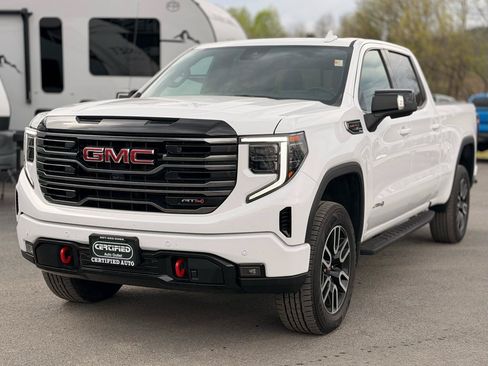 Used 2025 GMC Sierra 1500 AT4 w/ Technology Package AWD/4WD image 3