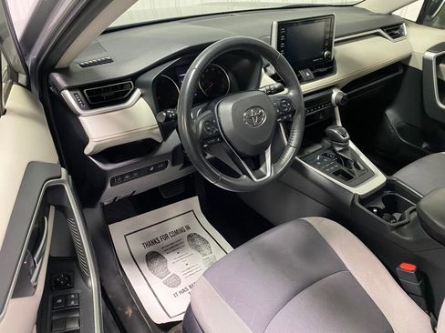 Used 2019 Toyota RAV4 XLE image 2