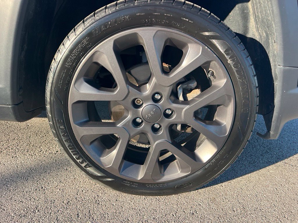 Used 2021 Jeep Compass Latitude w/ Sun and Sound Group AWD/4WD image 14