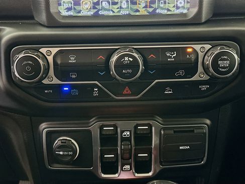 Used 2023 Jeep Wrangler Sahara image 24