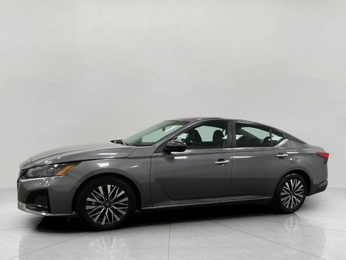Certified 2025 Nissan Altima 2.5 SV FWD image 7