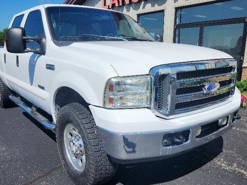 Used 2006 Ford F250 XLT image 2