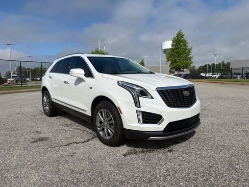 Certified 2022 Cadillac XT5 Premium Luxury w/ Technology Package FWD image 2