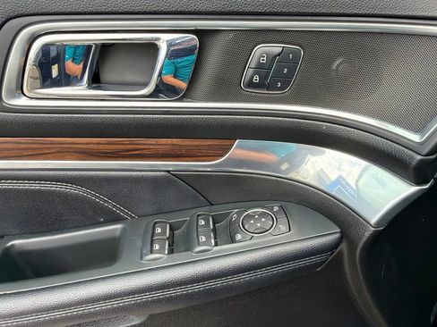 Used 2018 Ford Explorer Limited w/ Equipment Group 301A AWD/4WD image 19