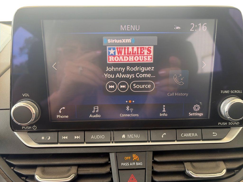 Used 2025 Nissan Altima 2.5 SV FWD image 14
