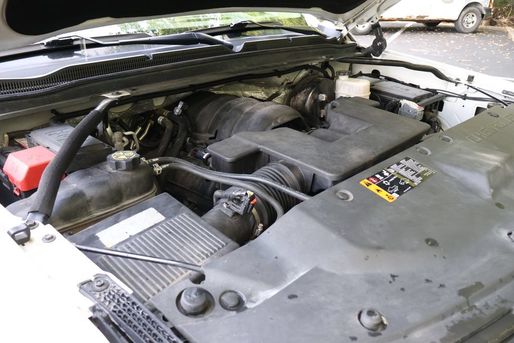 Used 2018 Chevrolet Tahoe Premier AWD/4WD image 17