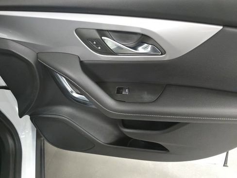 Used 2025 Chevrolet Blazer LT FWD image 7