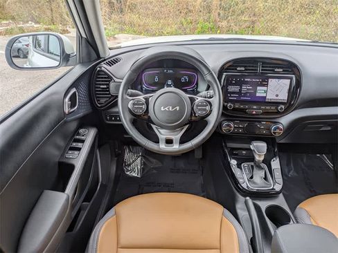 Used 2024 Kia Soul EX image 18