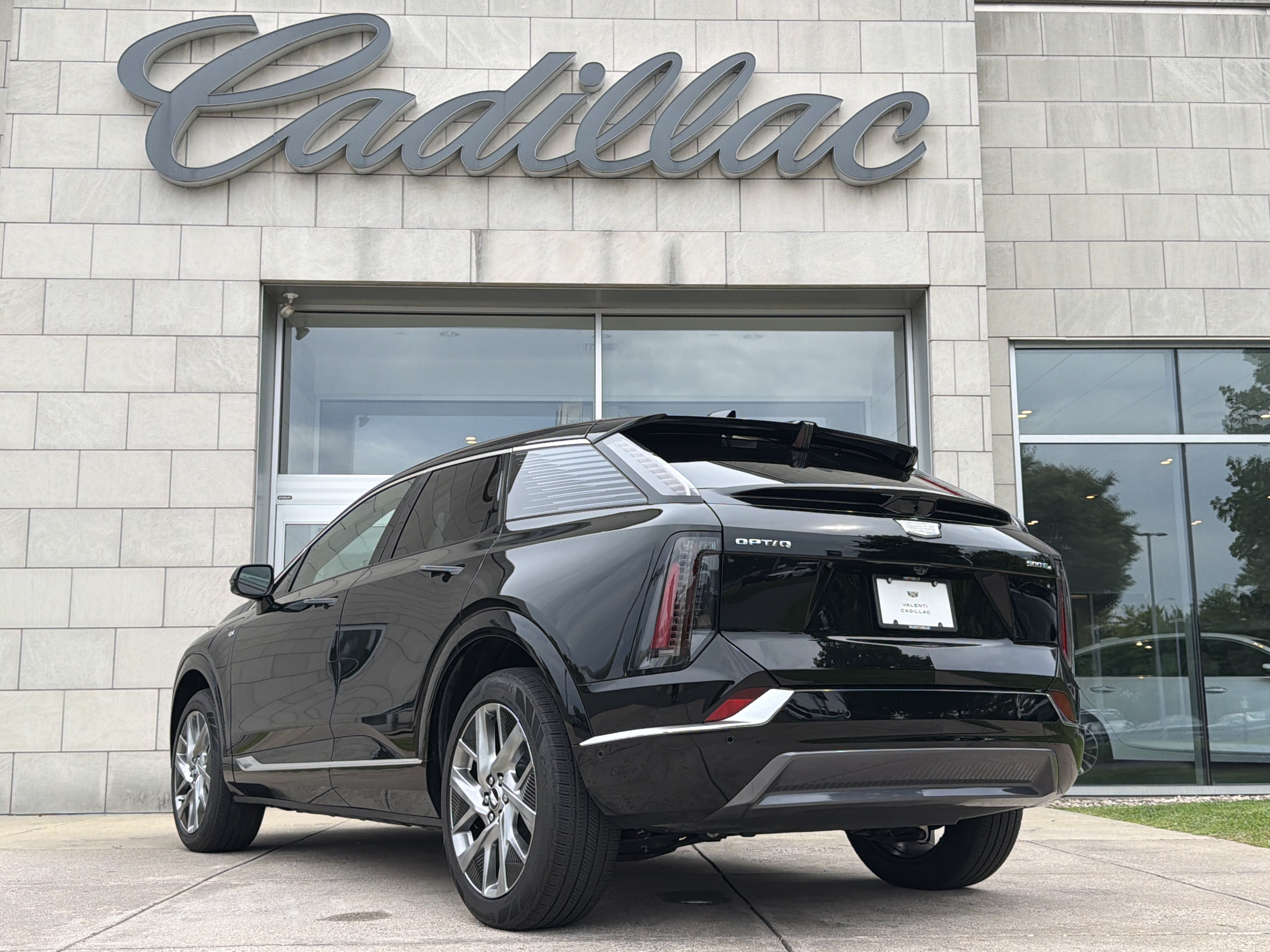 Used 2025 Cadillac Optiq Luxury 2 w/ LPO, Floor Liner Package AWD/4WD image 8