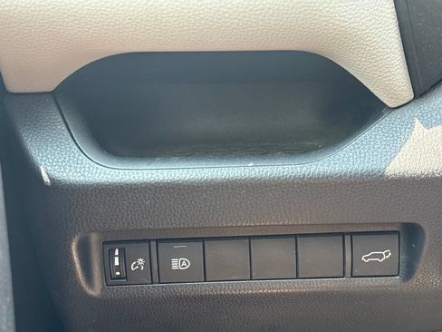 Used 2019 Toyota RAV4 XLE w/ Convenience Package FWD image 25