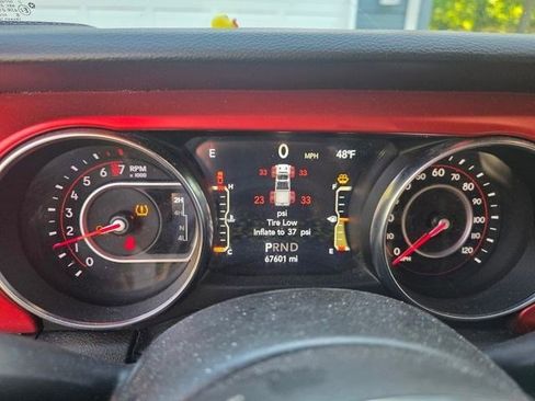Used 2021 Jeep Gladiator Rubicon AWD/4WD image 5