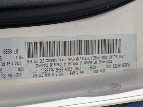 Used 2017 RAM 1500 Laramie AWD/4WD image 31