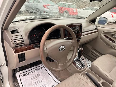 Used 2004 Suzuki XL7 LX Sport Utility 4D image 12