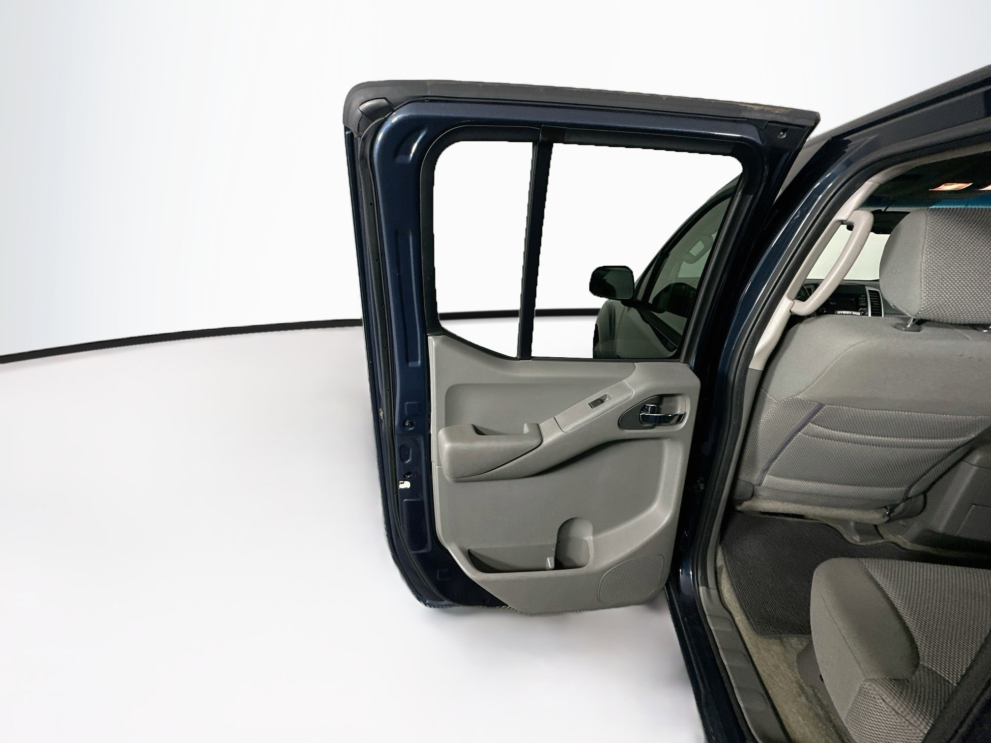 Used 2015 Nissan Frontier SV w/ SV Value Truck Package RWD image 24