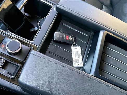 Used 2024 Toyota Tundra Limited image 14