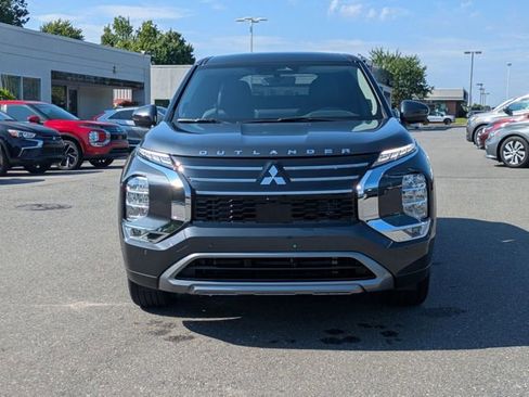New 2025 Mitsubishi Outlander SE image 8
