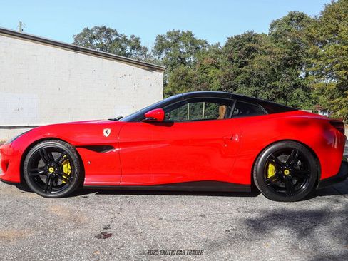 Used 2019 Ferrari Portofino image 3