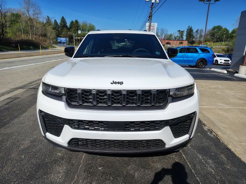 New 2026 Jeep Grand Cherokee Altitude AWD/4WD image 3