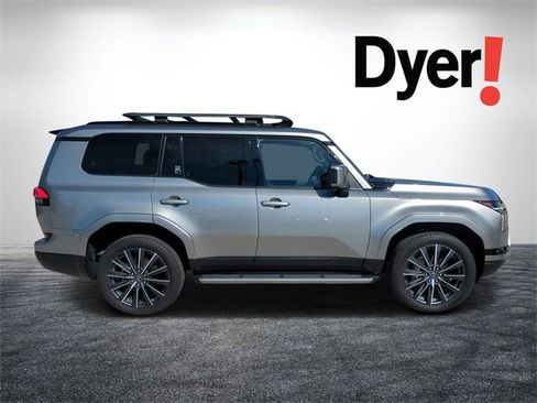 Used 2024 Lexus GX 550 image 2