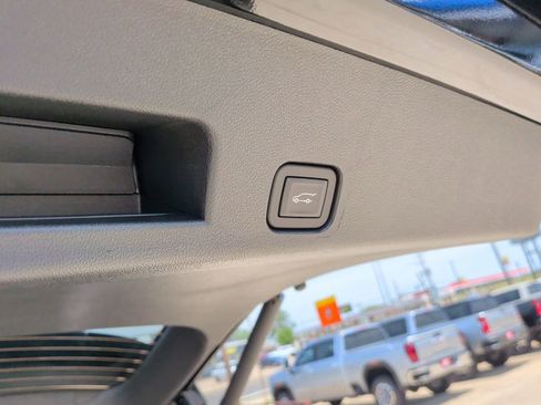 New 2026 Chevrolet Traverse LT w/ Midnight/Sport Edition FWD image 39